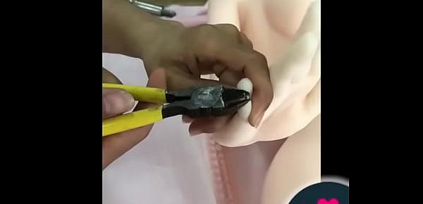  How to fix the finger wire of TPE Sex Doll at SexySexDoll.com